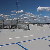 Parkhaus für die DIVAG LO7 Projektentwicklungsgesellschaft in Monheim gebaut von Schreiber Stahlbau Ansicht Dach Parkplätze