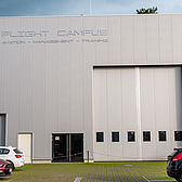 Neuer Hallenbau von Schreiber Stahlbau für TFC Flugsimulatoren in Essen mit großer Schiebetoranlage