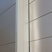 Detailausbildung Hörmann Sektionaltor im Übergang zur Hoesch Thermowand 