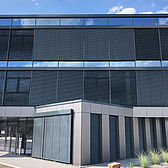 Aluminiumglasfassade Pfosten-Riegelkonstruktion des Bürogebäudes Innosafes erbaut von Schreiber Stahlbau