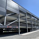 Neues Parkhaus Katholisches Klinikum Koblenz-Montabaur gebaut von Schreiber Stahlbau - Parklevel und Einfahrt