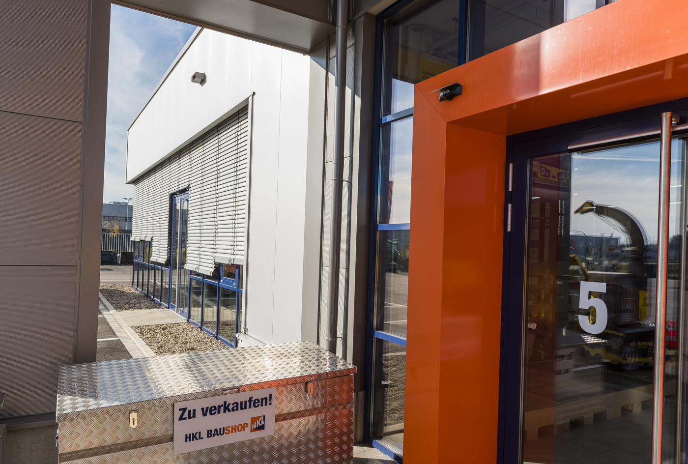 Aluminiumfenster der Firma Schüco mit Raffstore Sonnenschutz erstellt von Schreiber Stahlbau